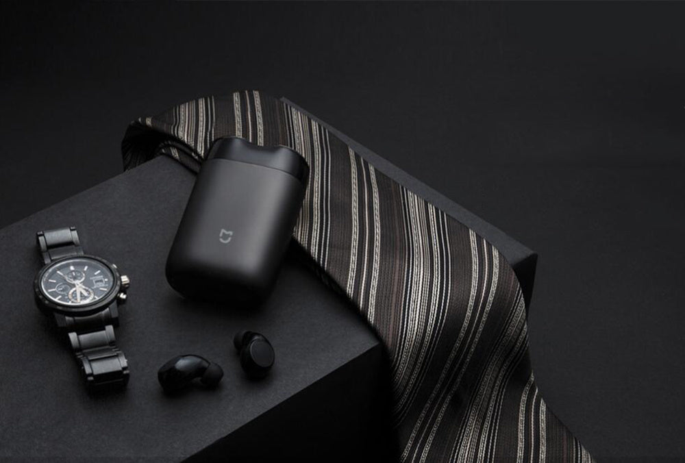 Rotating double-blade razor for men