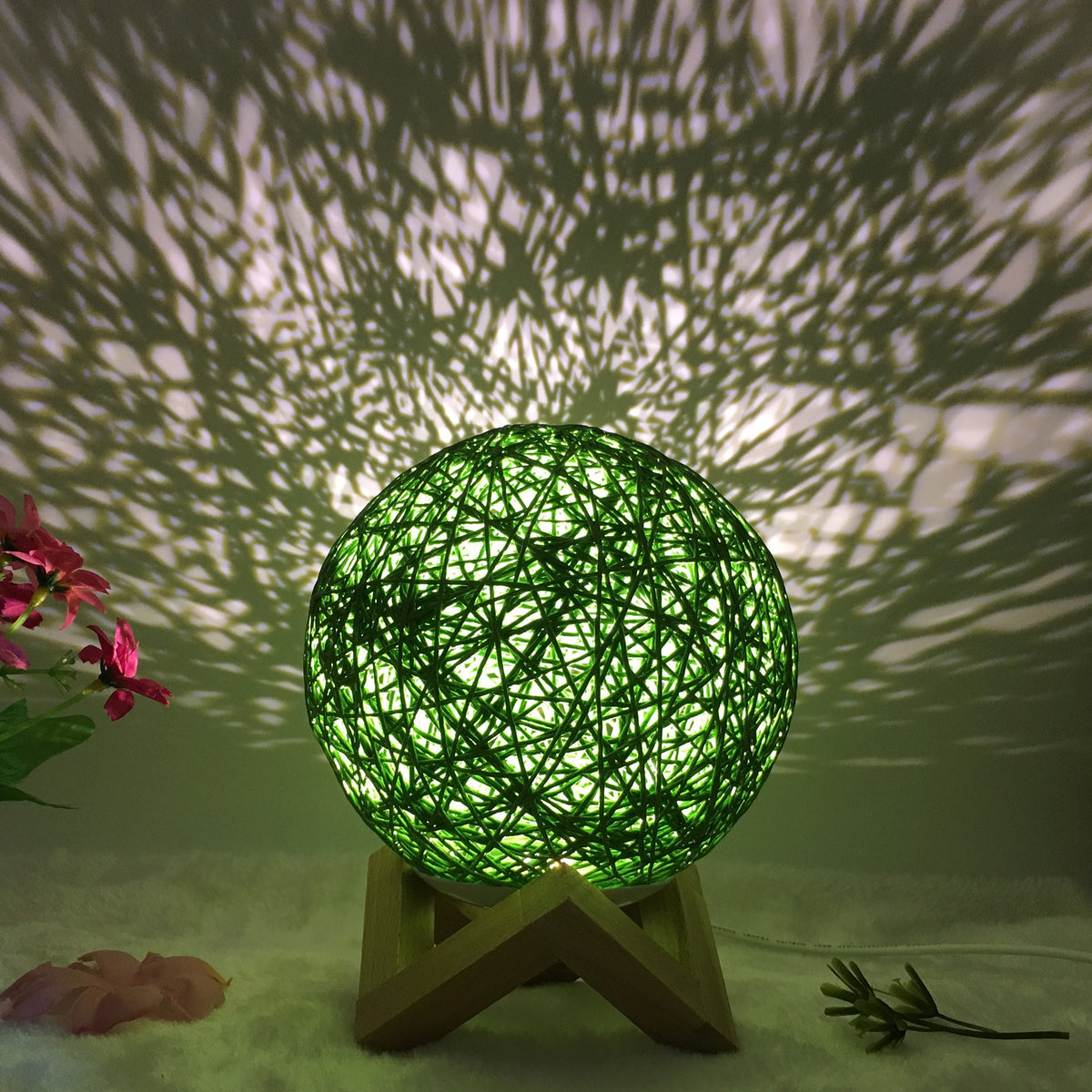 Amazon Hot Selling Creative Linen Table Lamp Novel and Unique LED Intelligent USB7 Color RGB16 Color Remote Control Rattan Ball Lamp Green shelf 15cm