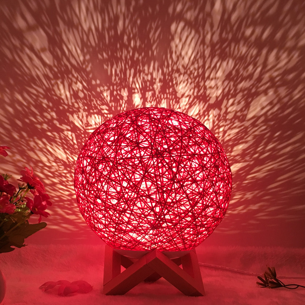 Amazon Hot Selling Creative Linen Table Lamp Novel and Unique LED Intelligent USB7 Color RGB16 Color Remote Control Rattan Ball Lamp Red shelf 20cm