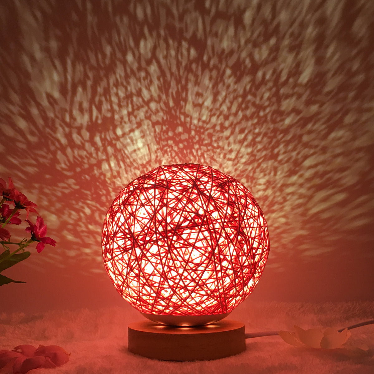 Amazon Hot Selling Creative Linen Table Lamp Novel and Unique LED Intelligent USB7 Color RGB16 Color Remote Control Rattan Ball Lamp RoseRed shelf
