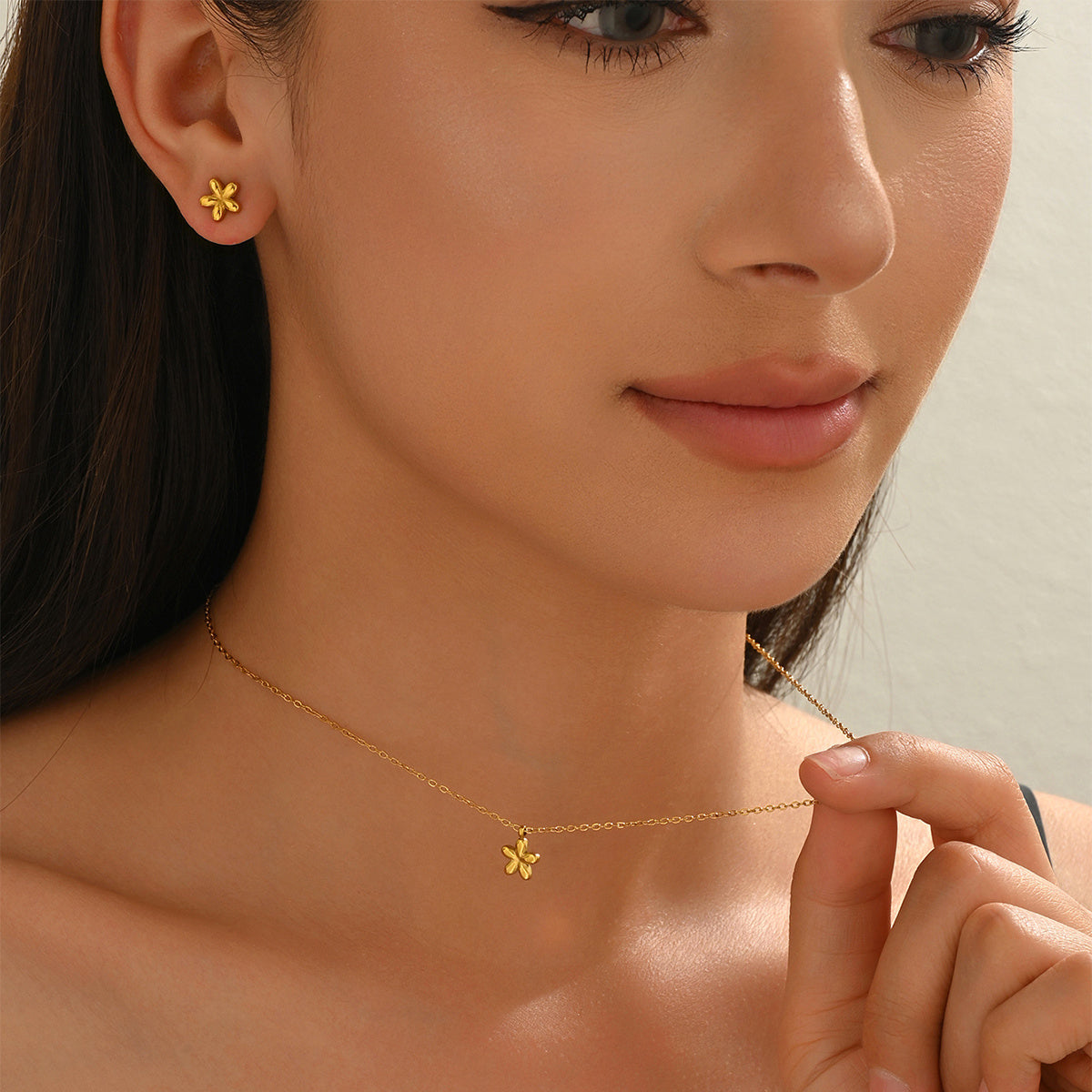 Lxalry 18K Gold Plated 5 Petal Floral Mirror Jewelry Set Hypoallergenic Skin Safe Necklace Stud Earrings For Daily Date Night Never Fade Adjustable Luxury Gift HWCSHD19