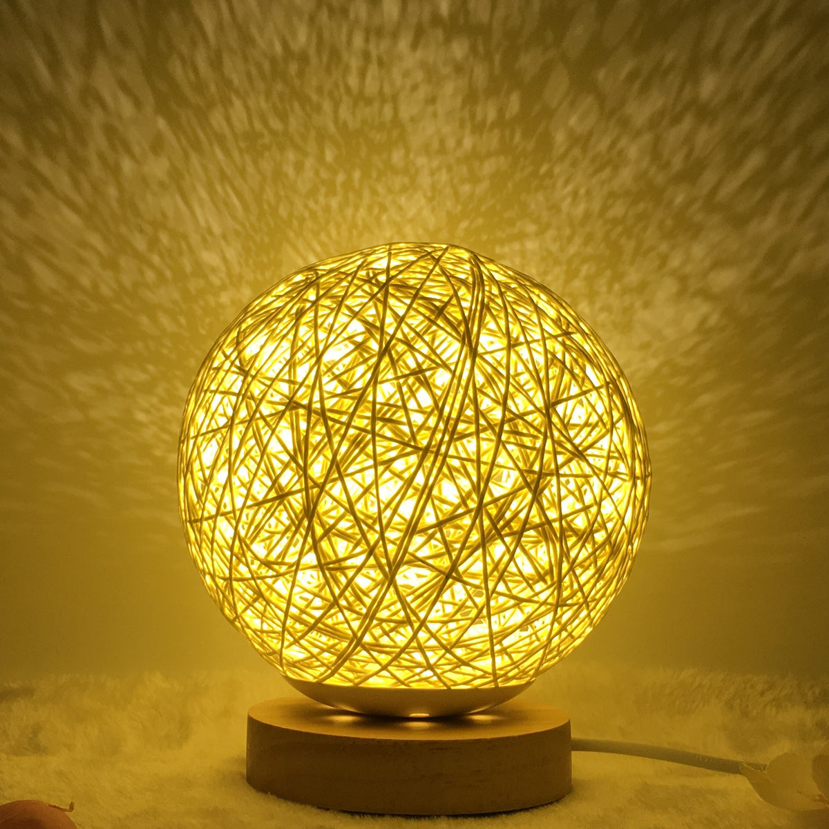Amazon Hot Selling Creative Linen Table Lamp Novel and Unique LED Intelligent USB7 Color RGB16 Color Remote Control Rattan Ball Lamp Yellow round 20cm