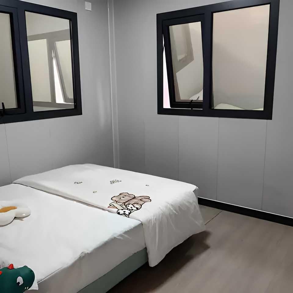 40ft House with Luxury Design, with 3 Bedroom, 1 Living Room, 1 Full Equiped Bathroom and Kitchen,Prefabricated Container House for Adults Living, Foldable Mobile Home Easy Setup & Move. (40ft)