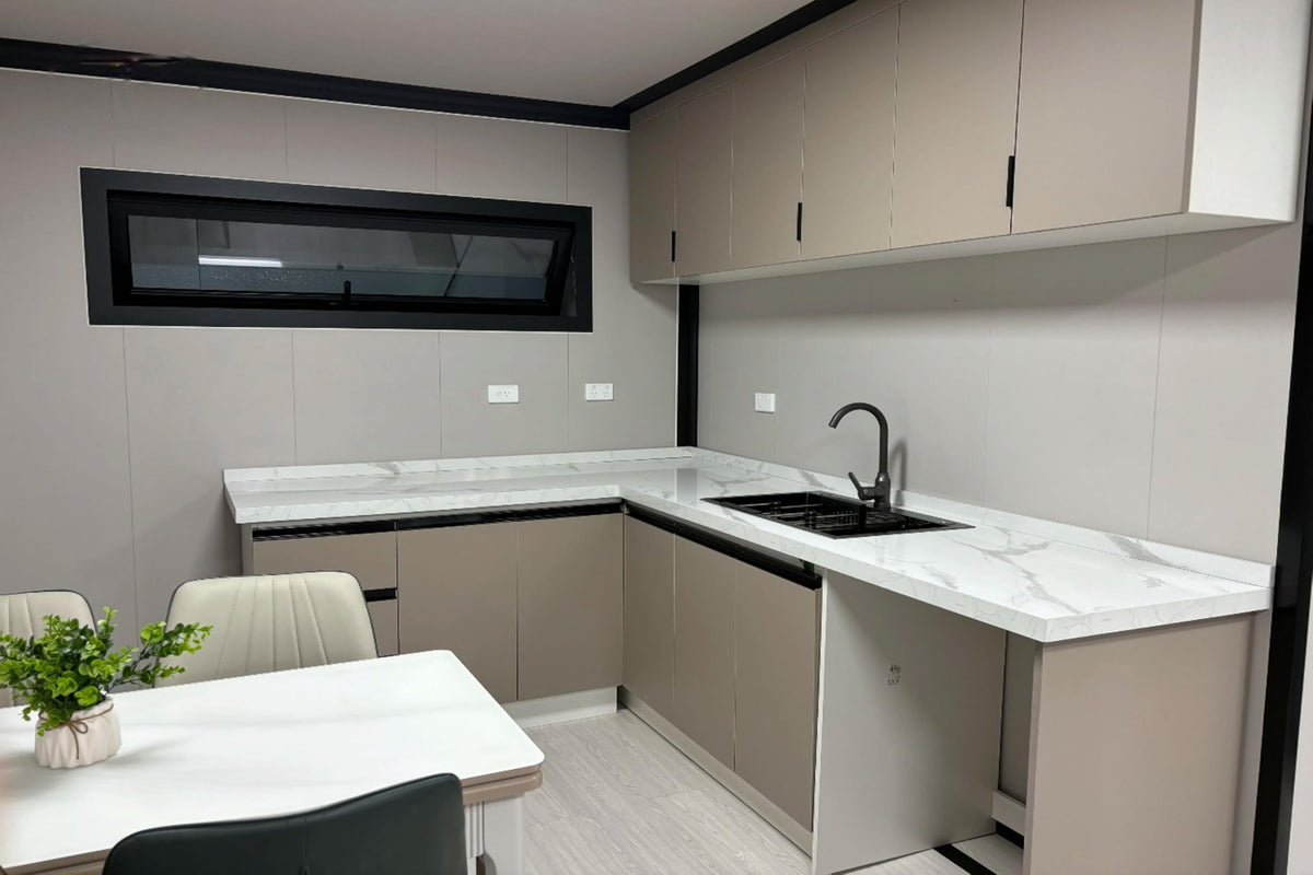 Prefab Tiny Home Modern Design Luxury Villa Houses Modern Extendable Container House with 3 Bedroom Tiny House 1 Kitchen Folding Boxable House to Live in