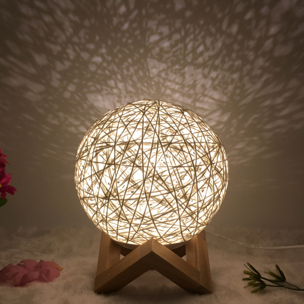 Amazon Hot Selling Creative Linen Table Lamp Novel and Unique LED Intelligent USB7 Color RGB16 Color Remote Control Rattan Ball Lamp White shelf 20cm