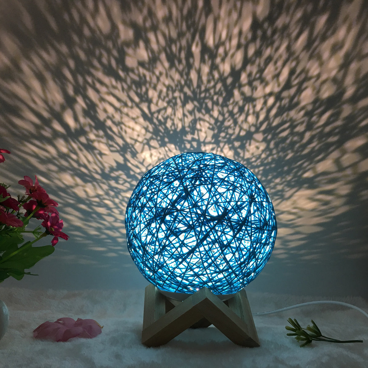 Amazon Hot Selling Creative Linen Table Lamp Novel and Unique LED Intelligent USB7 Color RGB16 Color Remote Control Rattan Ball Lamp Blue shelf 15cm