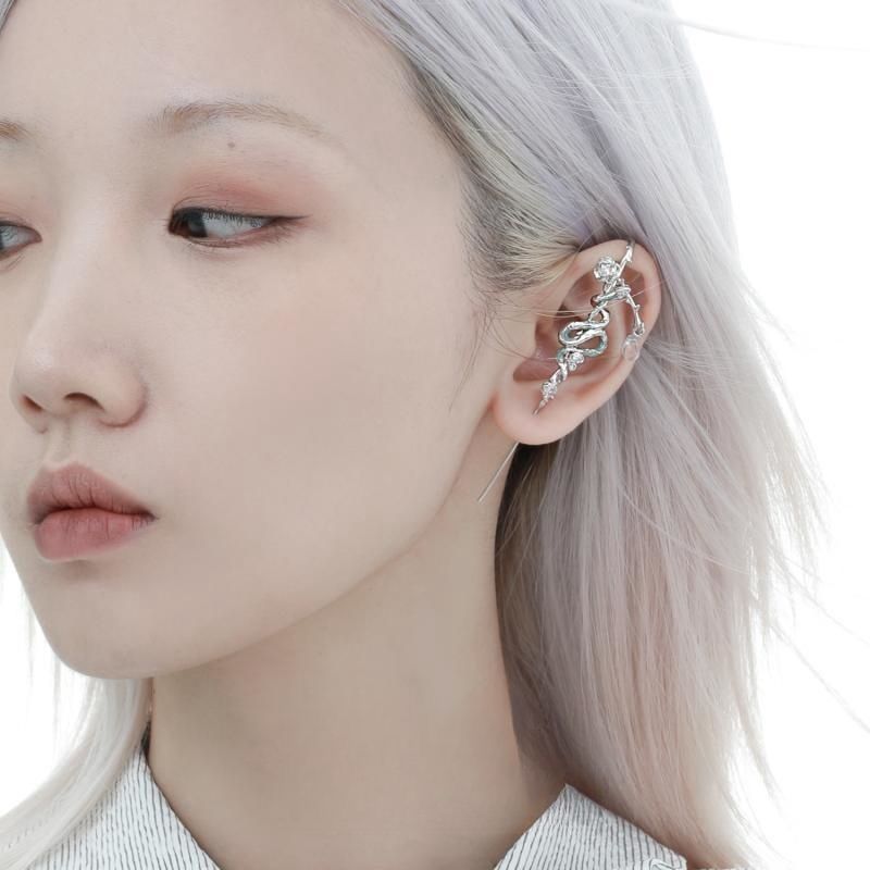 Exaggerated Ice-sealed Snake Ji Piercing Earrings Integrated Ice Blue Snake