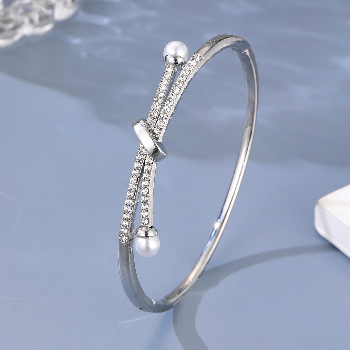 European And American Entry Lux Niche Design Bracelet Simple Fashion