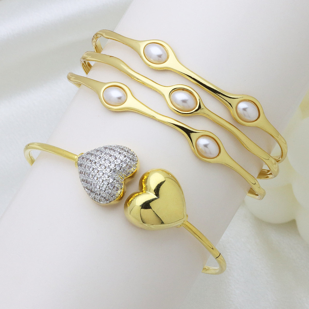Stone Peach Heart Copper Plating 18K Gold Hollow Bracelet