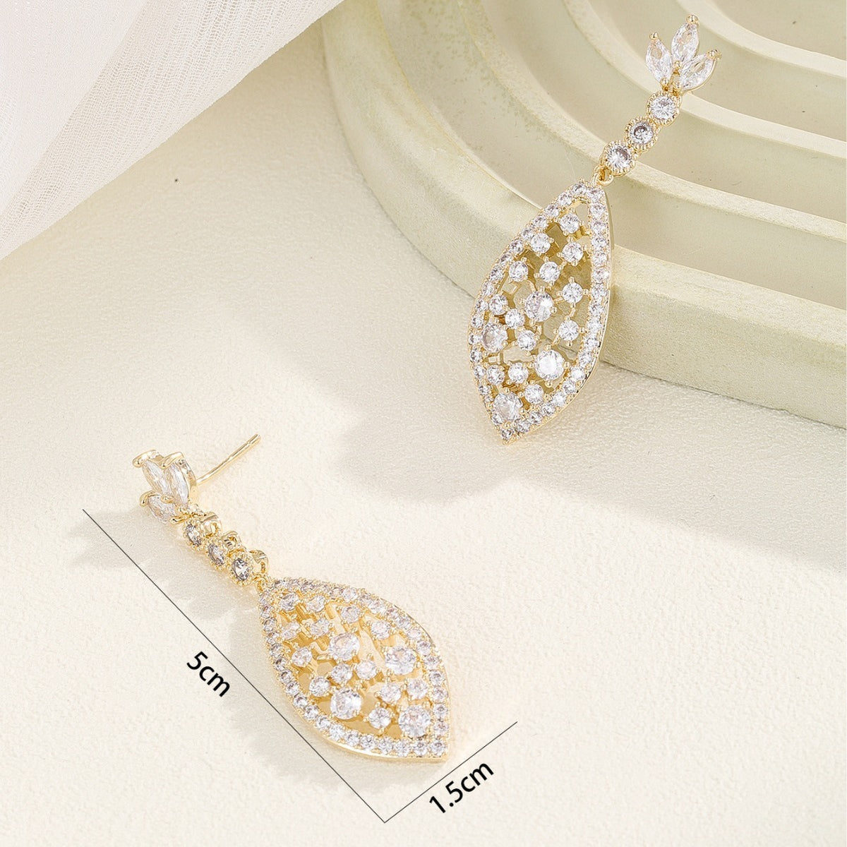 Hollowed Fashion Popular Zircon Earrings