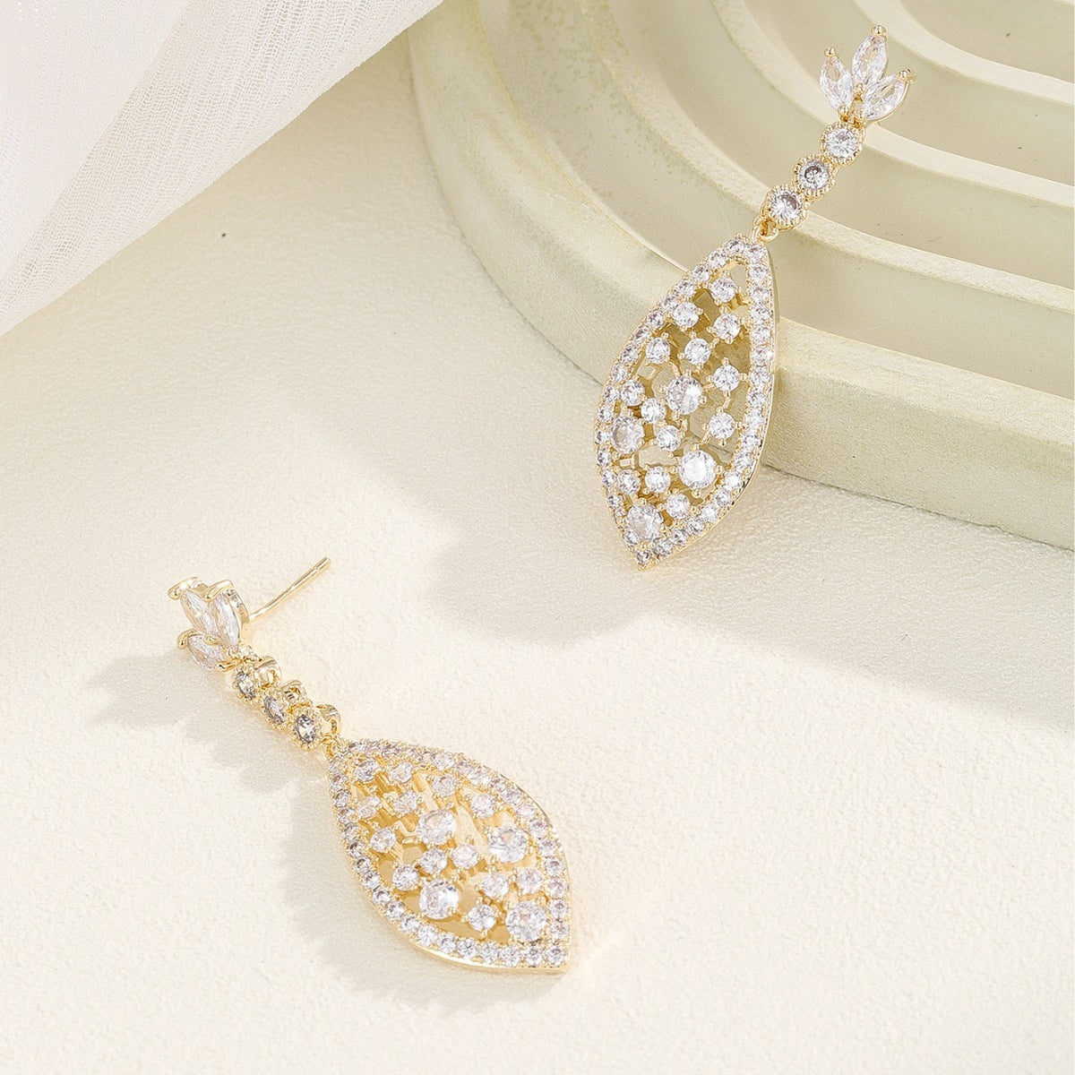 Hollowed Fashion Popular Zircon Earrings