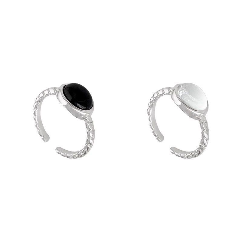 Xuri Minimalist Oval Black Agate Ring